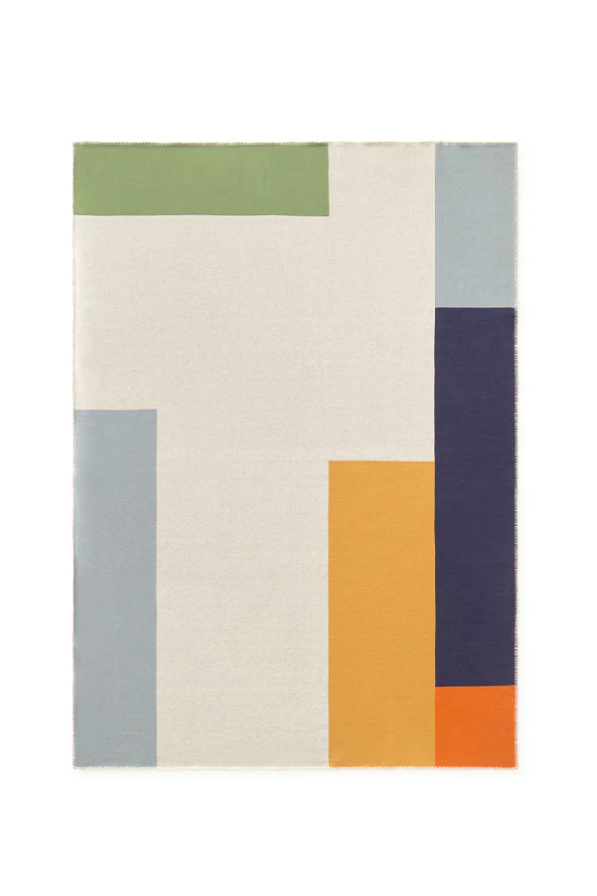 KNITTED BLANKET COLOR COMPOSITION