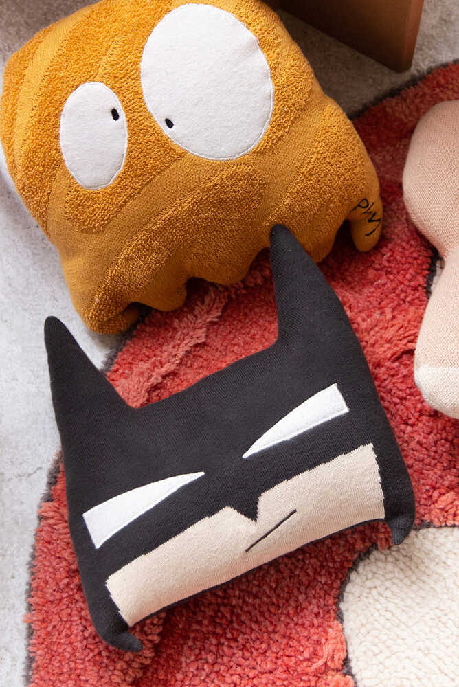 Knitted cushion Batboy - Image 4