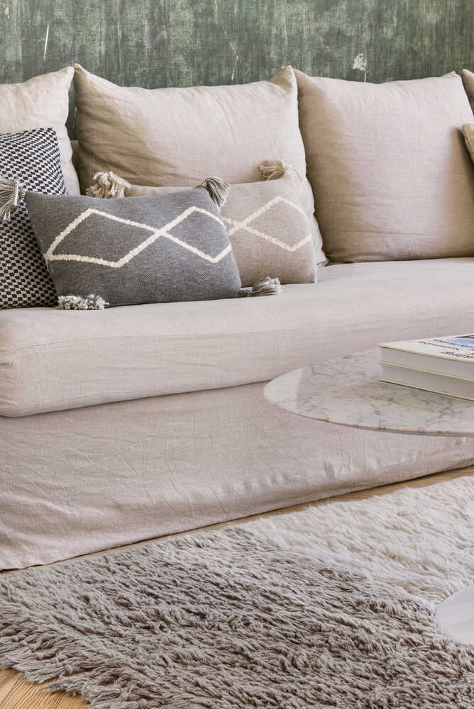 KNITTED CUSHION OASIS GREY - Image 4