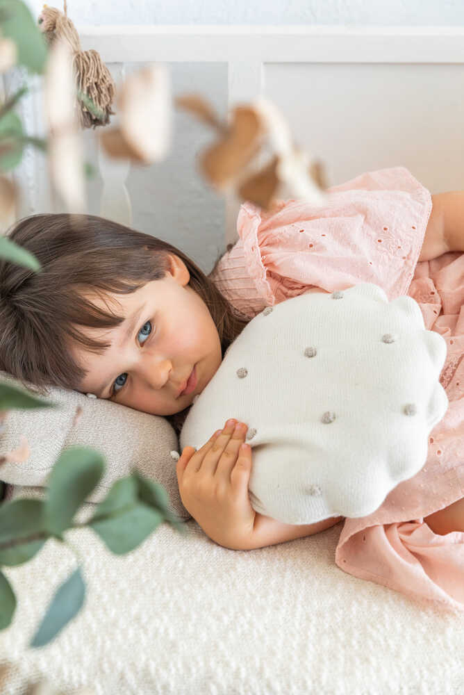 KNITTED CUSHION ROUND BISCUIT IVORY - Image 2