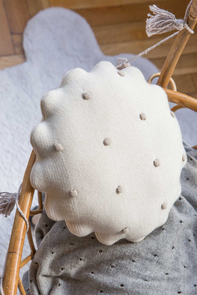 KNITTED CUSHION ROUND BISCUIT IVORY - Image 3