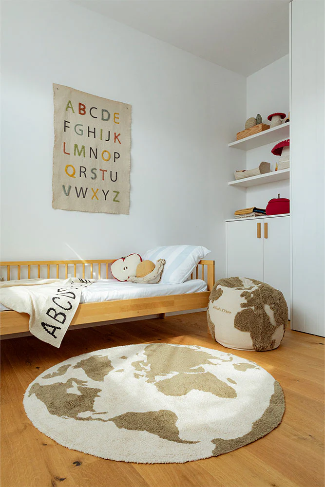 Pouf World Map Rugcycled - Image 6
