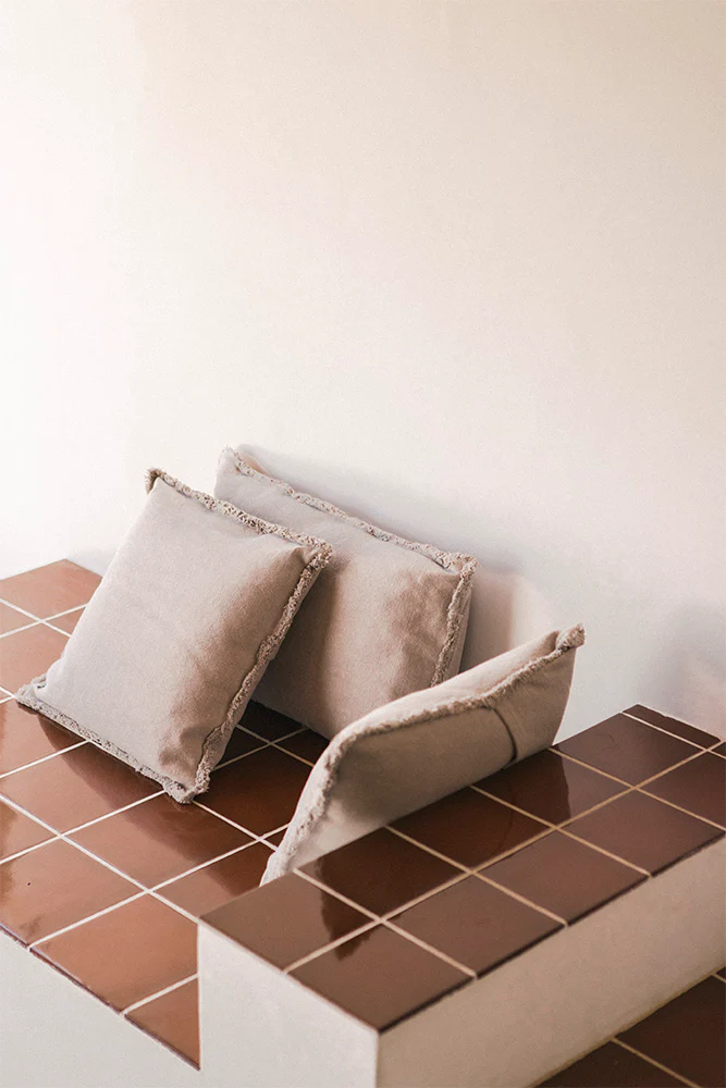 STONEWASHED SQUARE CUSHION NEW GREY - Image 2